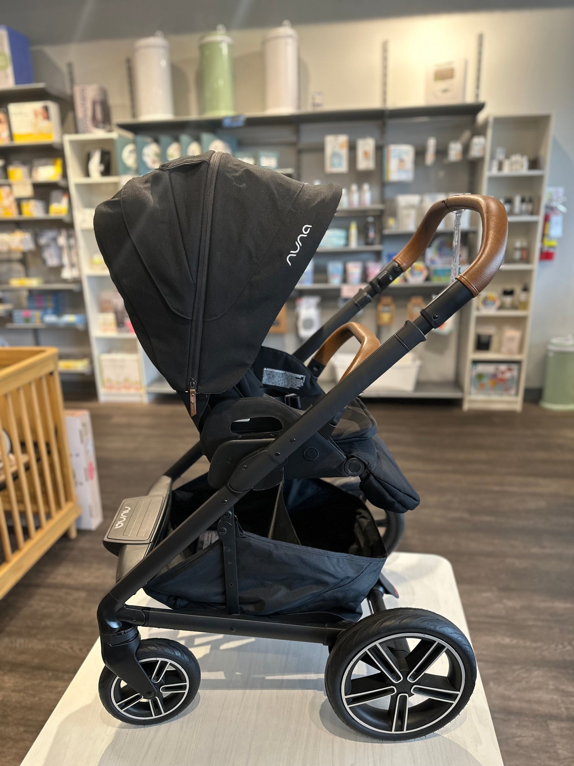 FLOOR MODEL Nuna MIXX Next Stroller - Caviar